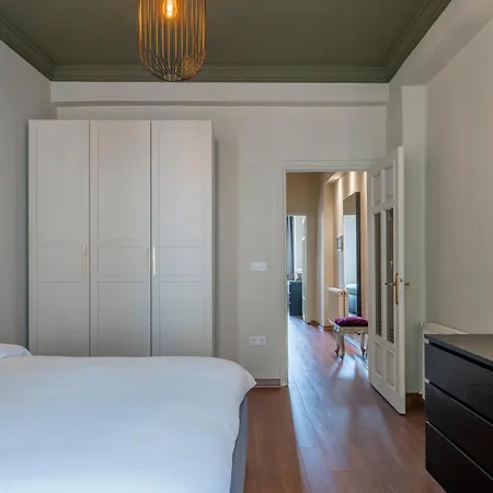 The Stylish Townhouse - Center Apartment